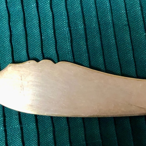 1847 Rogers Bros A1 Silver or Silverplate Master Butter Knife Tipped fiddle - Picture 9 of 14